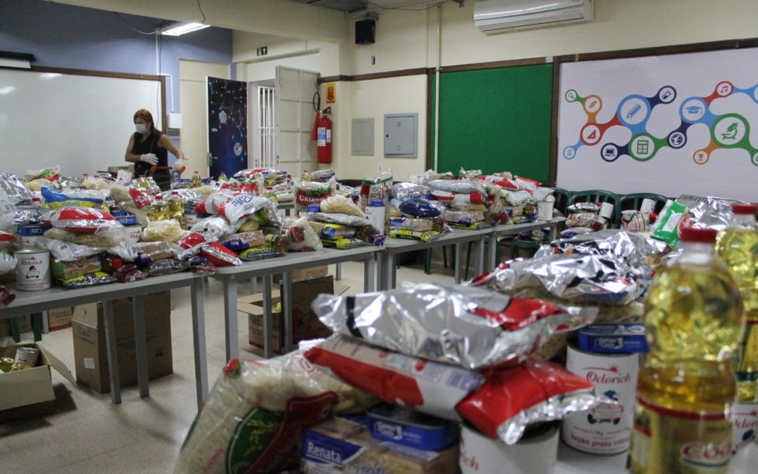 Escolas estaduais distribuem kits de merenda