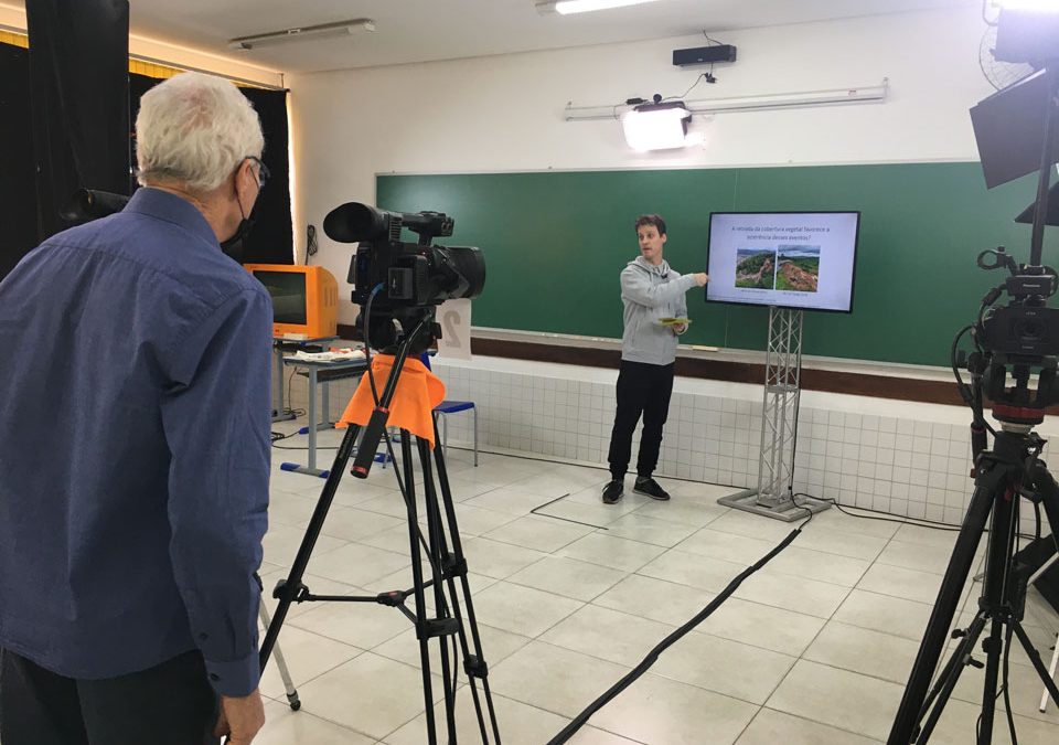 Atividades remotas do Aula Paraná retornam nesta quarta-feira (29)