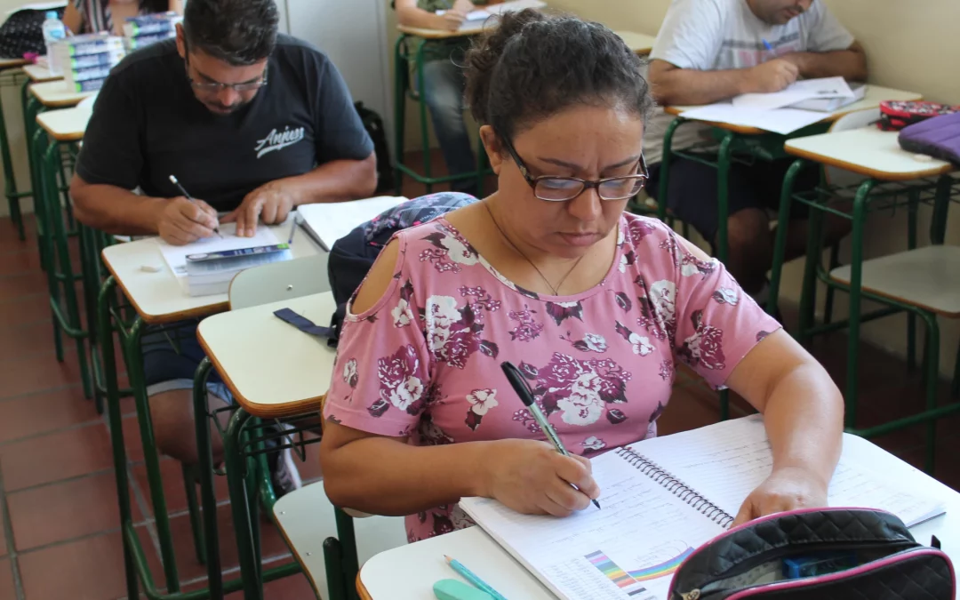 Estão abertas as matrículas para a Educação de Jovens e Adultos